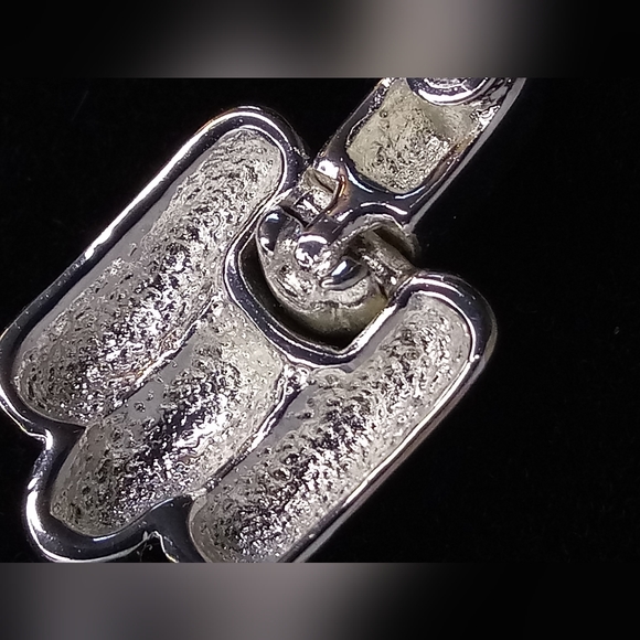 Nwot Napier two tone pierced earrings - Picture 2 of 8